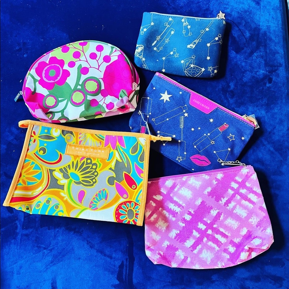 🌼 HUGE NWT TRINA TURK & OTHERS MAKEUP BAG LOT OF 5 MOD 1960’s design Tye dye